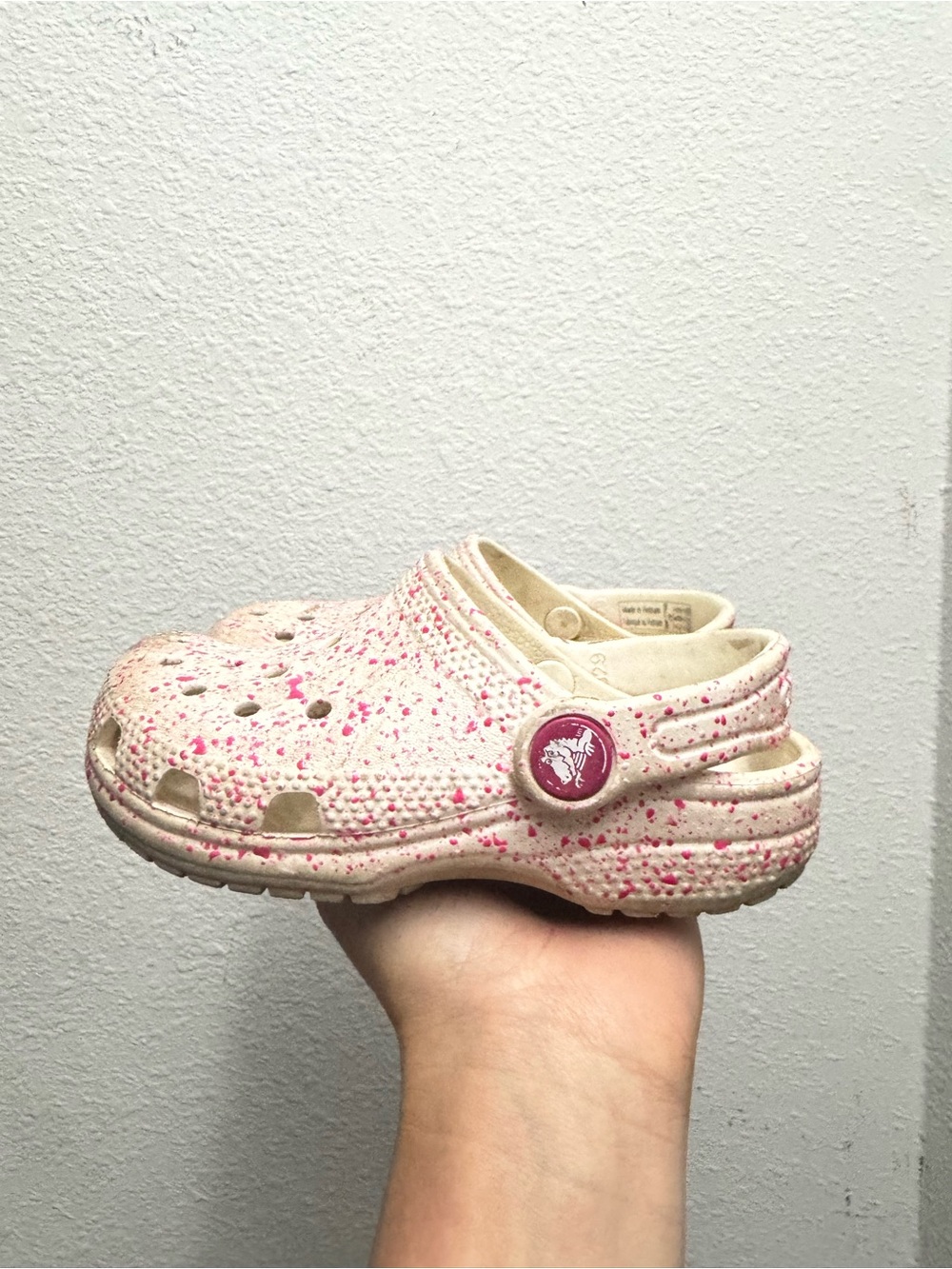 CROCS Kids Classic Clog in Cream with Pink Speckles